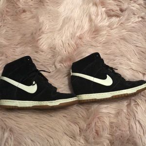 Suede retro looking sky dunks black